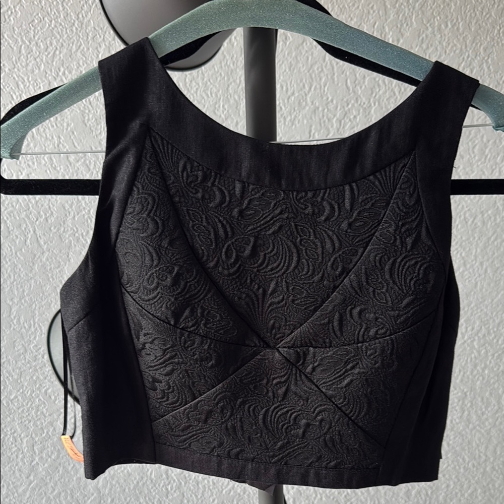 Black elegant crop top with
